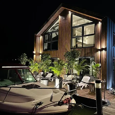 아파트호텔 Kapitanskie - Plywajace 와와