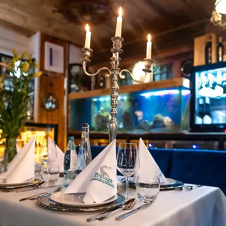 Kapitańskie - Pływające Hotel apartamentowy *